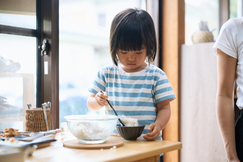 自分の食べるご飯は自分でよそう